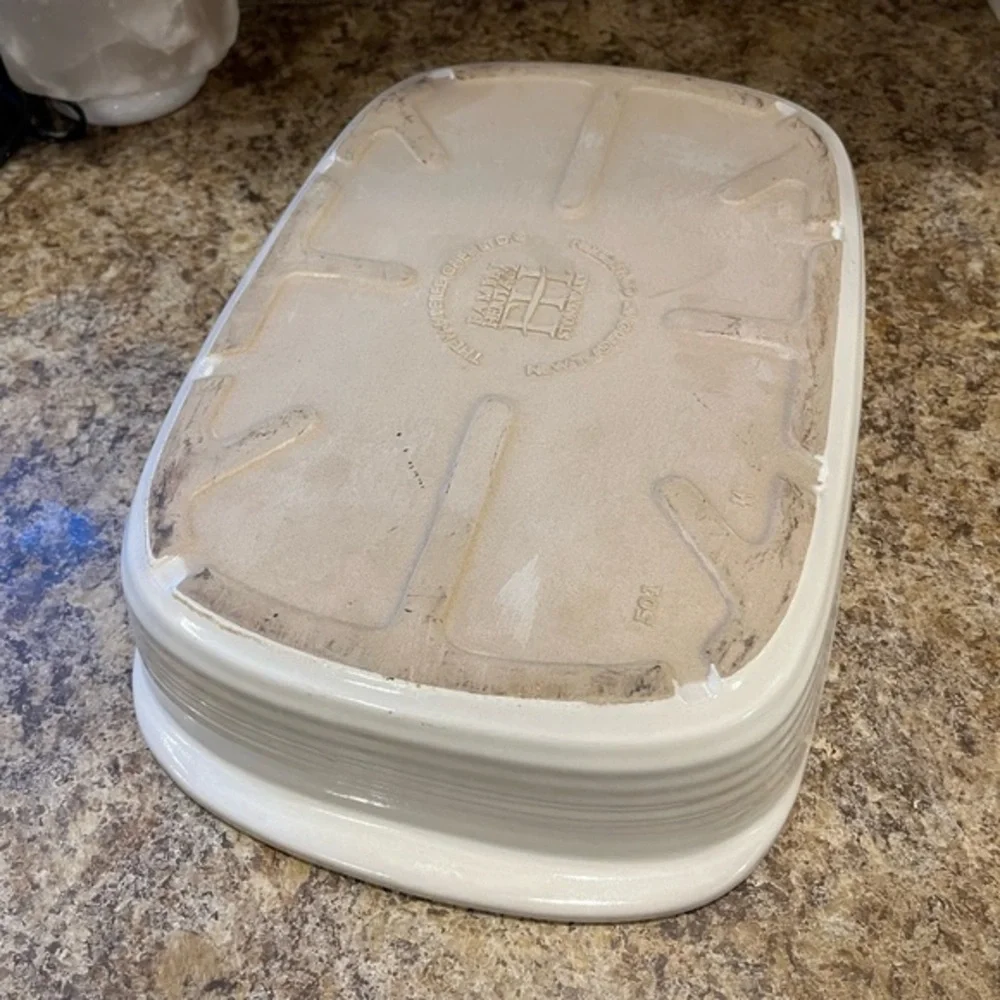 Pampered Chef-Family Heritage-15x10-Stoneware Baker: Vanilla Glaze-061002